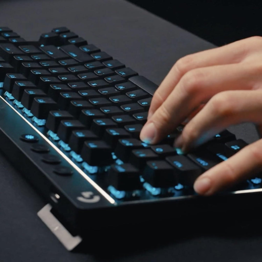 Logitech G PRO Mechanisch gamingtoetsenbord, uiterst draagbaar ontwerp zonder numpad, afneembare micro-USB-kabel, verlichte toetsen met LIGHTSYNC RGB met 16,8M kleuren, QWERTY US INTL, PC/Mac - Zwart