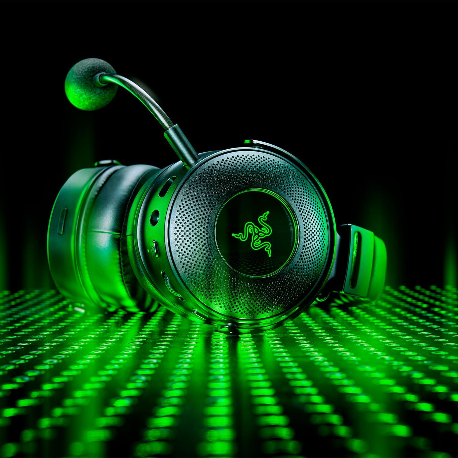 Razer Kraken V4 - Draadloze Gaming Headset (3 Modes Connectiviteit, TriForce 40mm Drivers, 9-Zone RGB Earcup Verlichting, Mix & Volume aanpassingen, THX Spatial Audio) Zwart