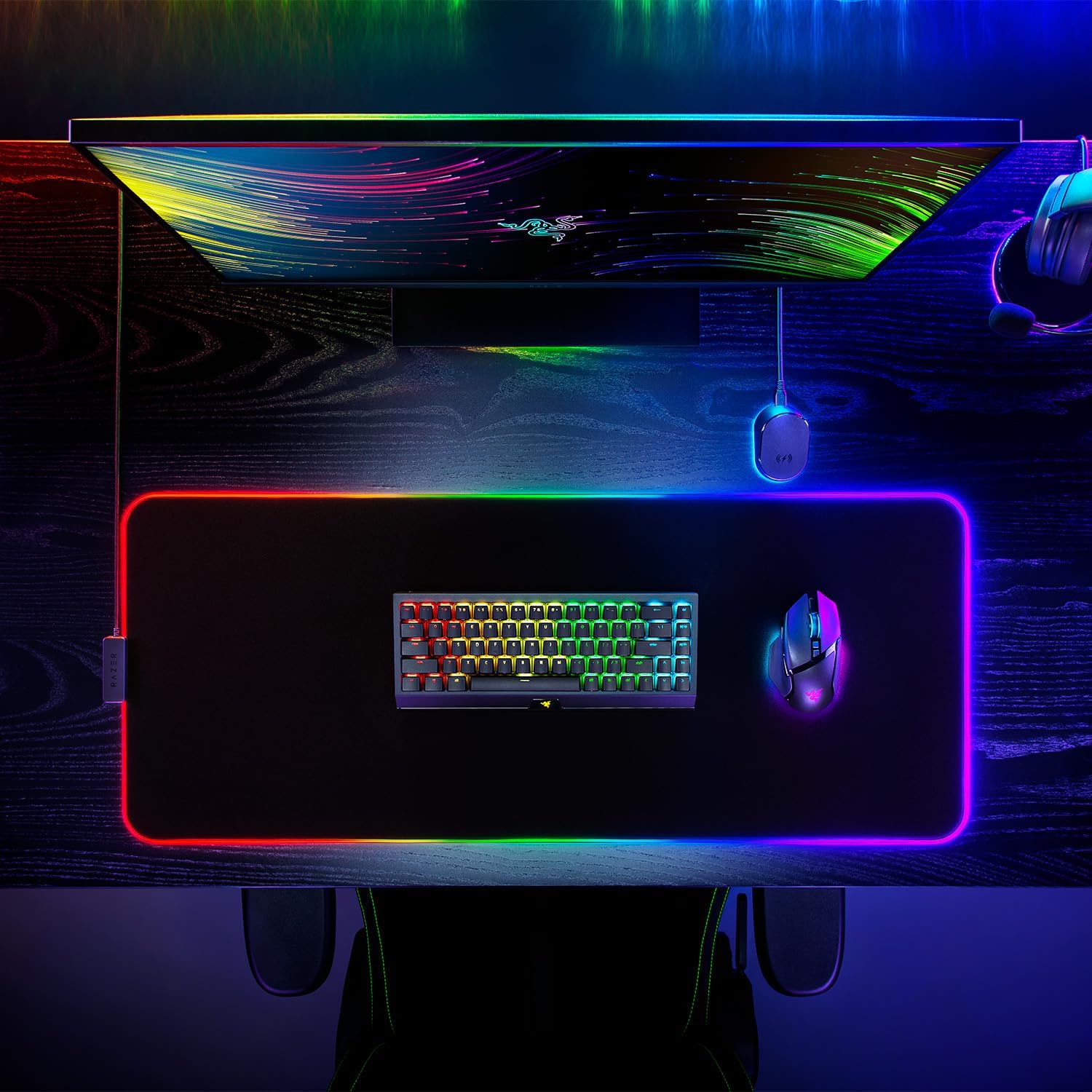 Razer Strider Chroma - Hybride muismat (19 Razer Chroma RGB verlichtingszones, vergroot formaat, anti-slip basis, water- en vervormingsbestendig) L | Zwart
