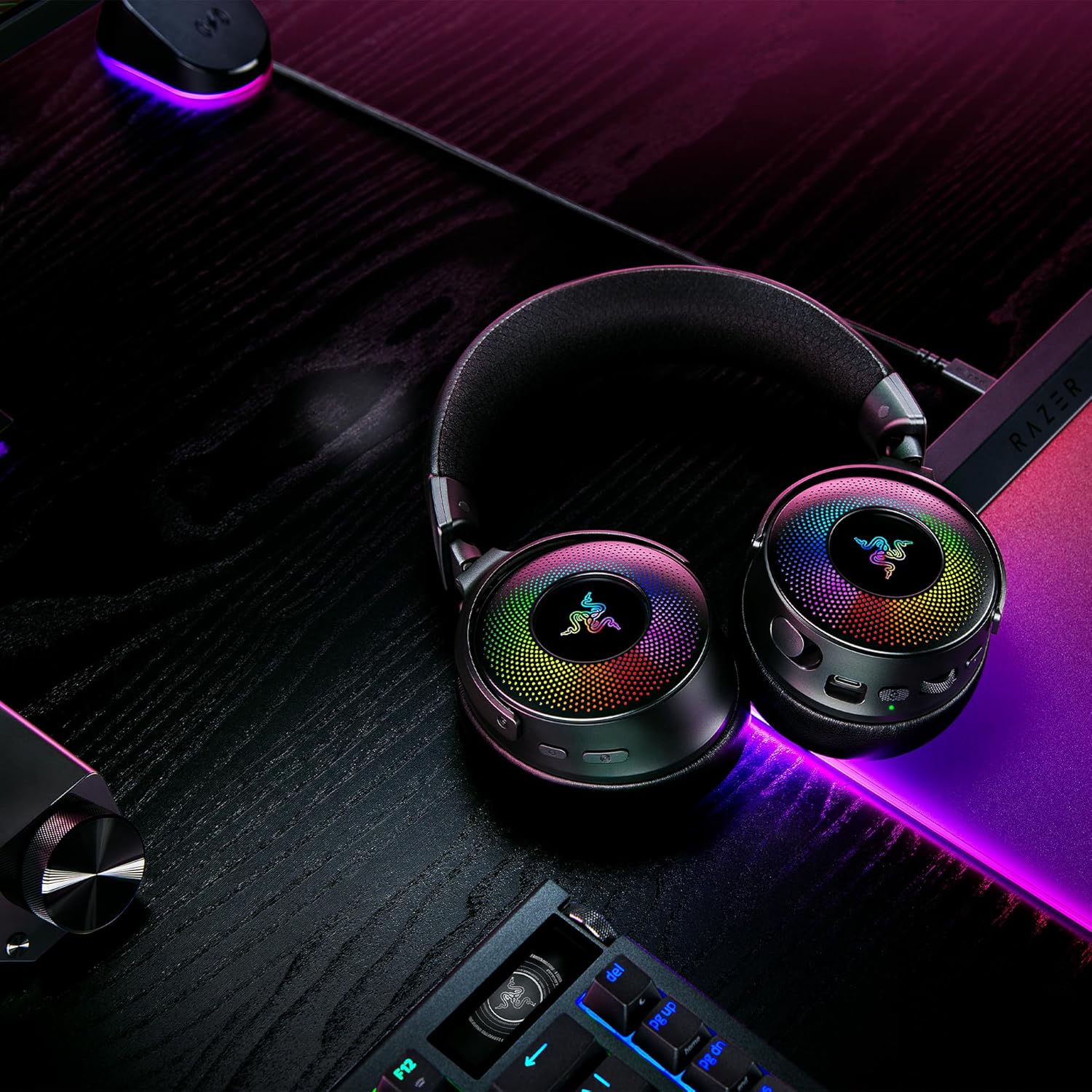 Razer Kraken V4 - Draadloze Gaming Headset (3 Modes Connectiviteit, TriForce 40mm Drivers, 9-Zone RGB Earcup Verlichting, Mix & Volume aanpassingen, THX Spatial Audio) Zwart