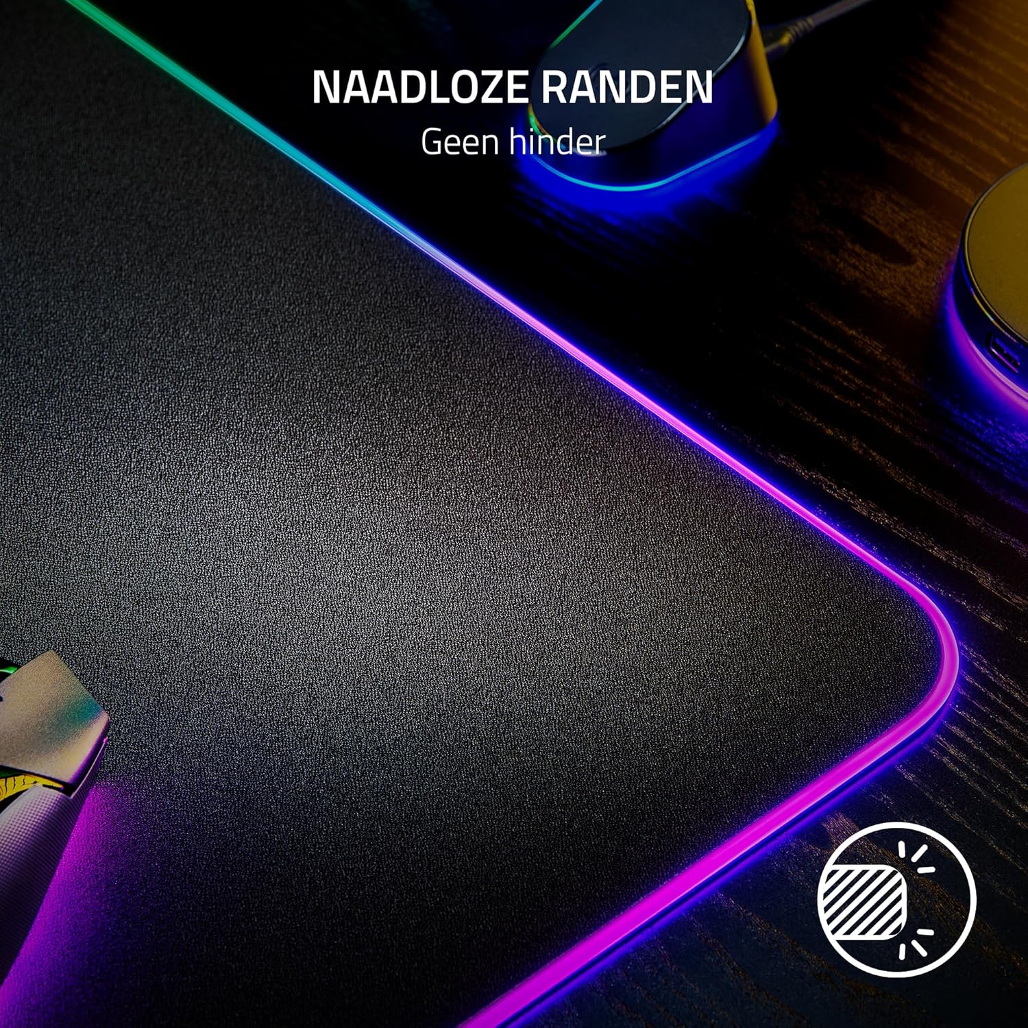 Razer Strider Chroma - Hybride muismat (19 Razer Chroma RGB verlichtingszones, vergroot formaat, anti-slip basis, water- en vervormingsbestendig) L | Zwart
